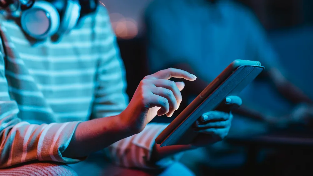 La carrera por tener lo último en tecnología pierde fuerza: padres chilenos ponen el foco en precio y confianza