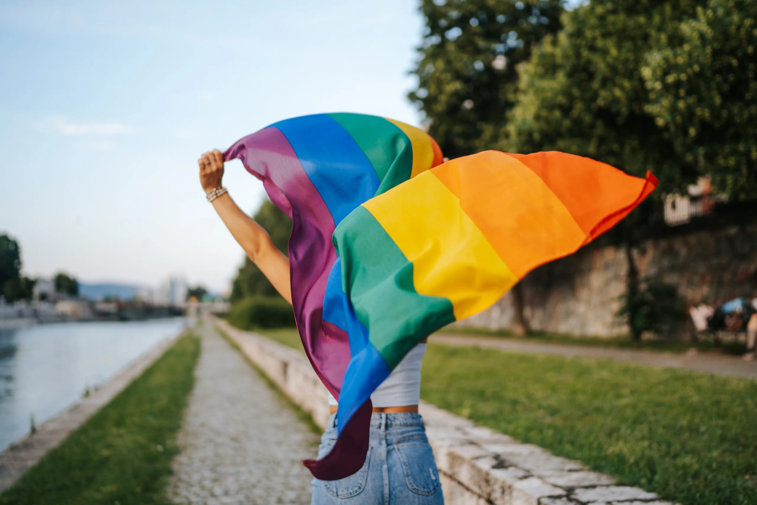 Ipsos Pride 2026: las personas esperan más coherencia de las marcas, mientras los derechos lgbt+ mantienen un fuerte respaldo a nivel global