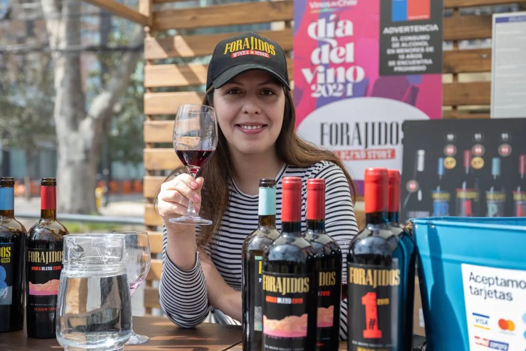 El Día del Vino llega al MUT con más de 40 viñas de todo el país y preventa especial de copas para degustaciones