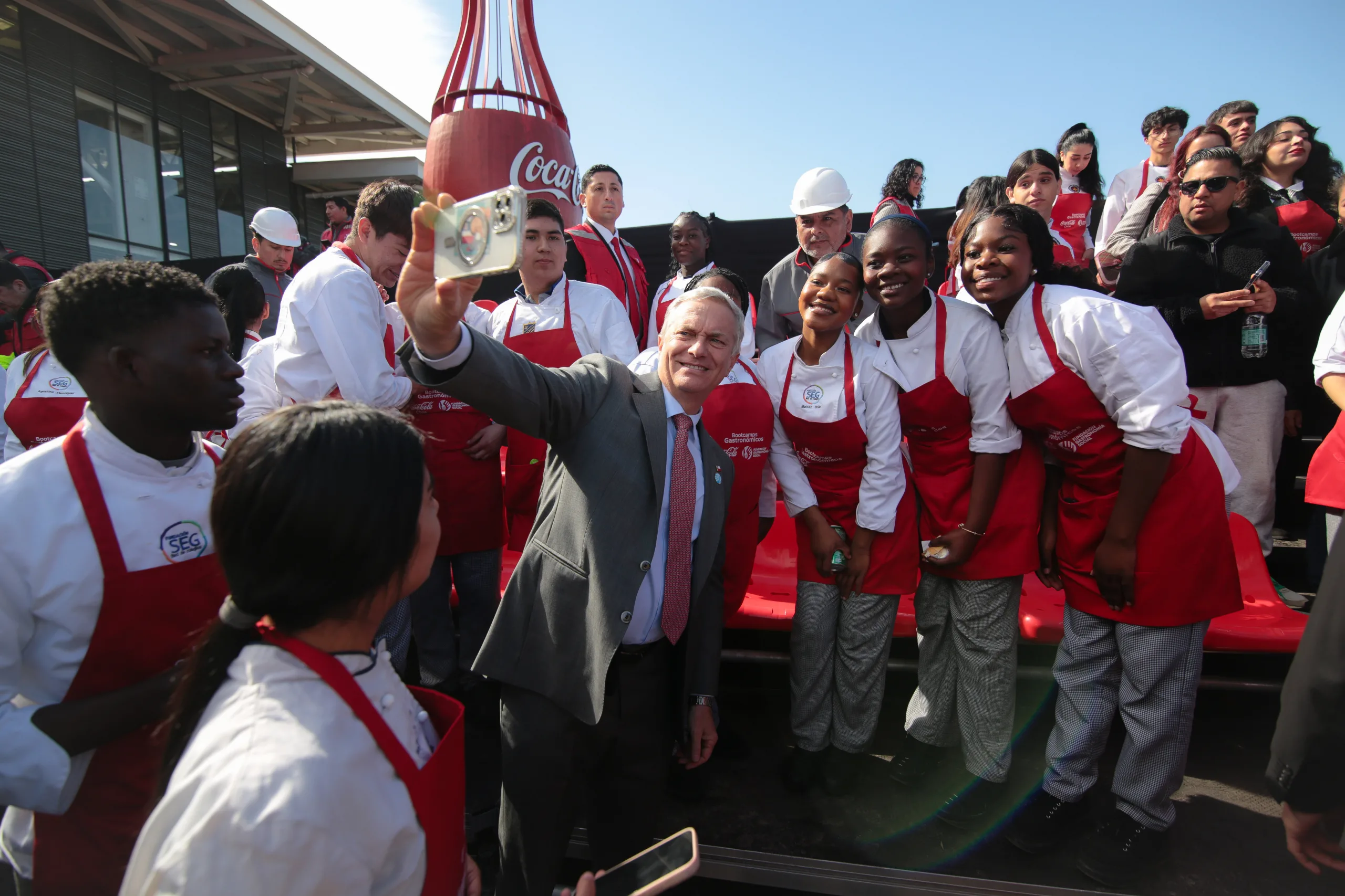 Presidente Kast encabeza anuncio de Coca-Cola por más de $720 mil millones de inversión al 2030 y la creación de 500 oportunidades laborales para jóvenes